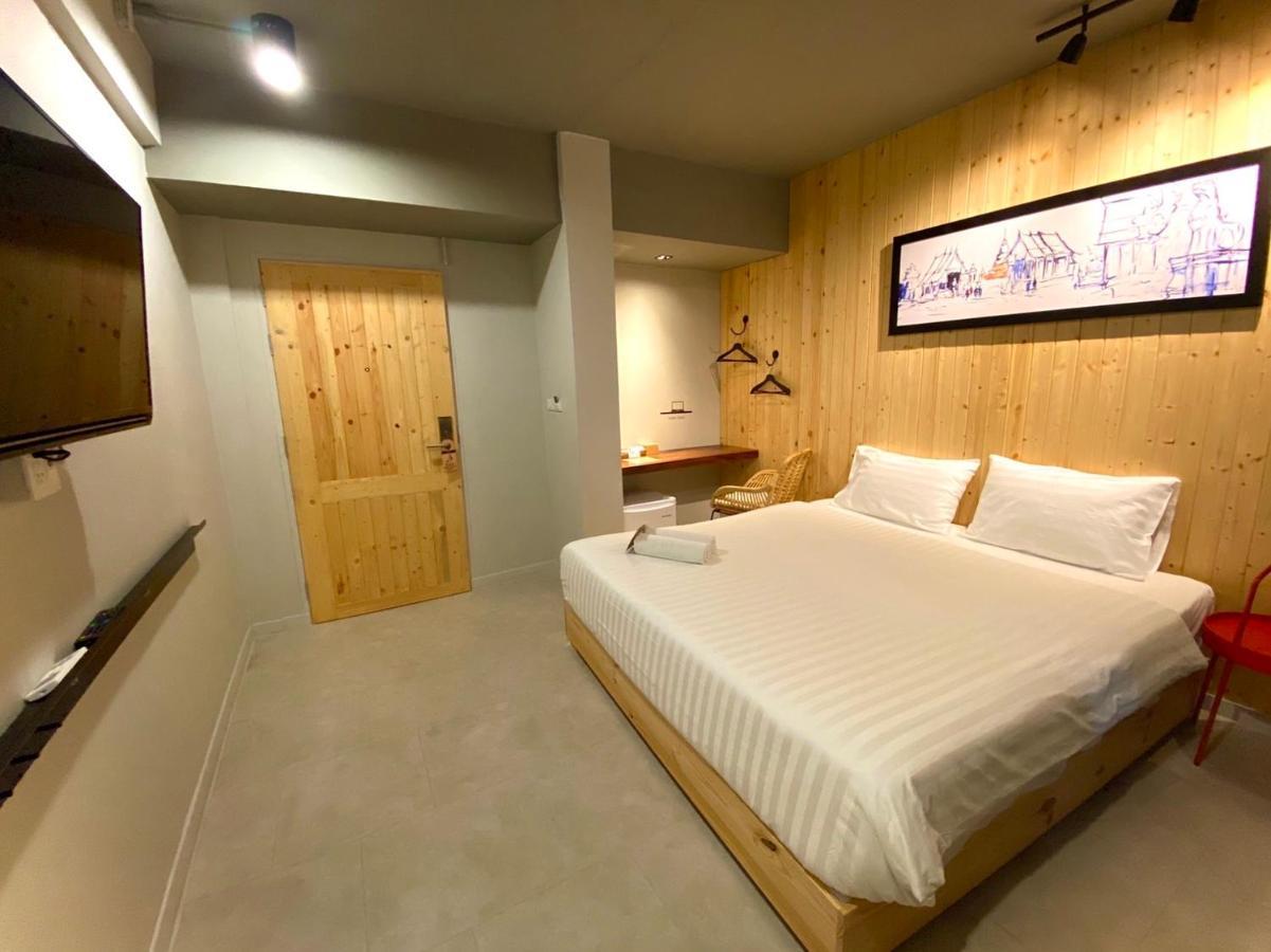 P24 At Kaset Hotell Bangkok Exteriör bild